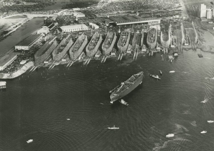 In WWII the Arsenal of Democracy built thousands of Liberty ships. Australia’s shipyards played our part – but here the priority was to repair. ⬇️